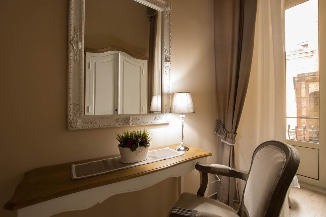 Rooms In San Domenico Maggiore 3 Νάπολη Εξωτερικό φωτογραφία